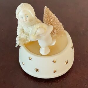 Snowbabies  music box “Skating with friends “